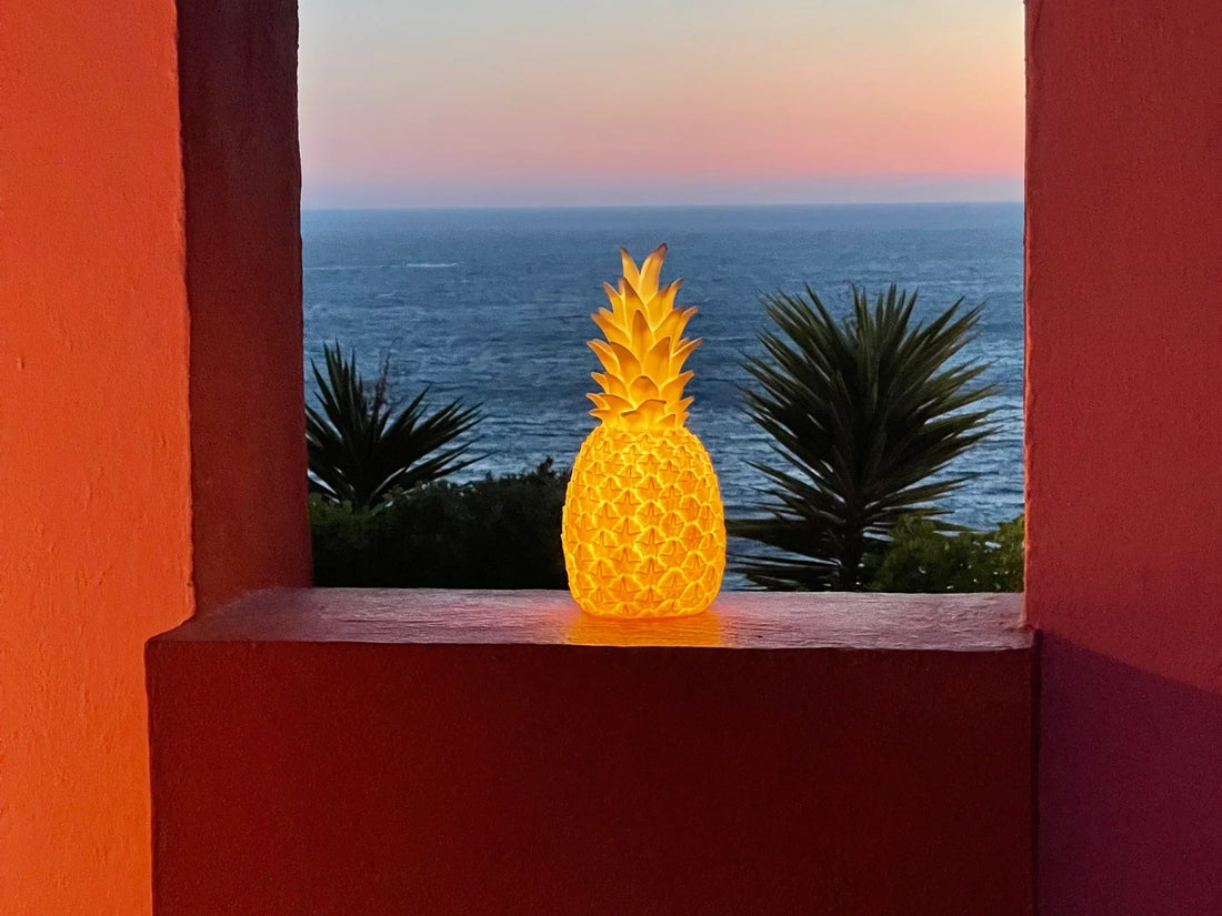 Piña Colada Lamp – designerska lampa w kształcie owocu bezprzewodowa&nbsp; LED w projektach wnętrz i eventach