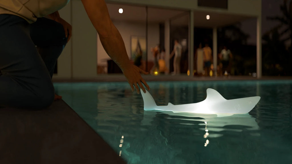 Lampa pływająca do basenu, ogrodu i wnętrz LED akumulatorowa 70cm – Bobb Lamp, floating lights, lamps garden funny creative designer lamps, ugc